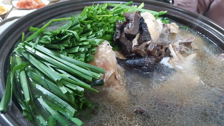 일능이버섯백숙 이미지